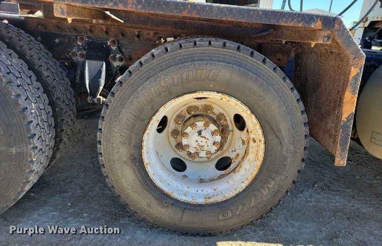 image for item DZ6616 2000 Sterling AT9500 semi truck