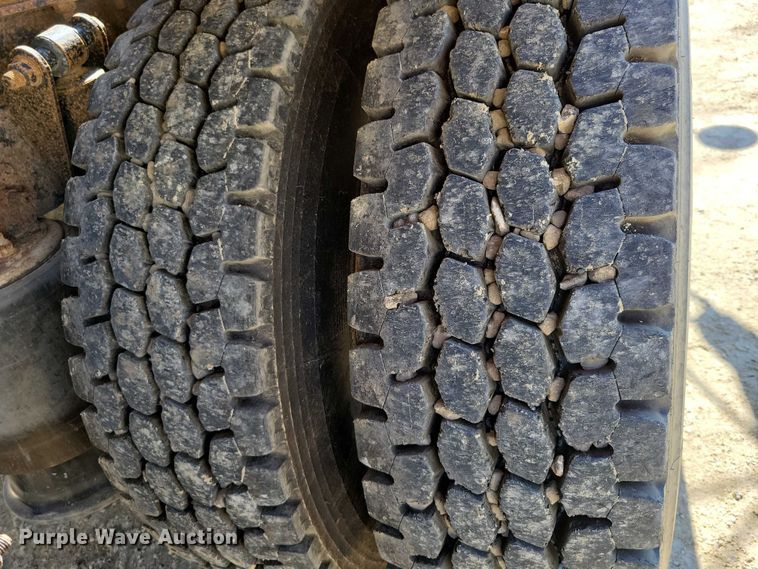 image for item DZ6616 2000 Sterling AT9500 semi truck