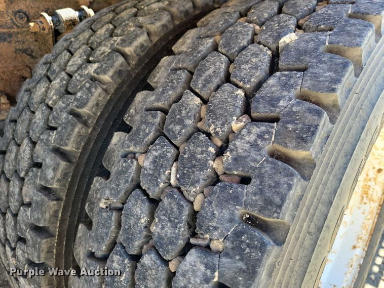 image for item DZ6616 2000 Sterling AT9500 semi truck