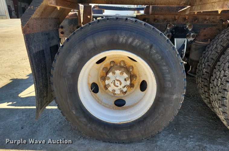 image for item DZ6616 2000 Sterling AT9500 semi truck