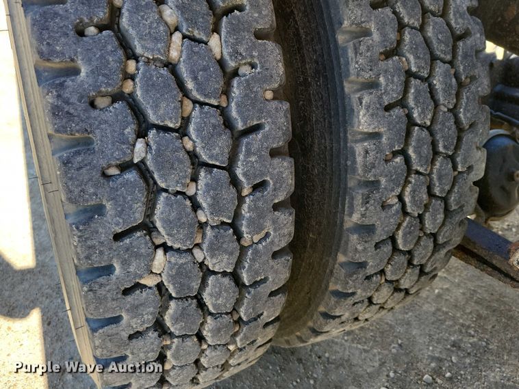 image for item DZ6616 2000 Sterling AT9500 semi truck