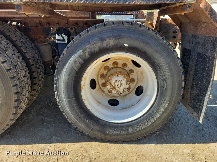 image for item DZ6616 2000 Sterling AT9500 semi truck