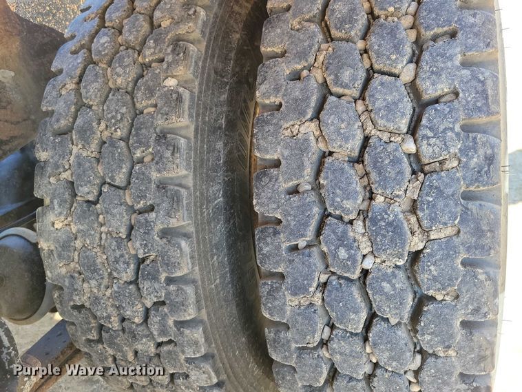 image for item DZ6616 2000 Sterling AT9500 semi truck