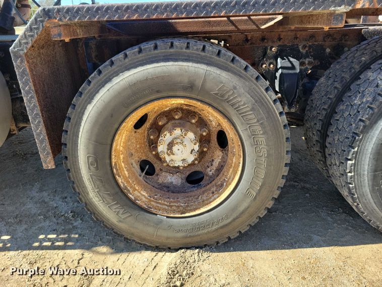 image for item DZ6616 2000 Sterling AT9500 semi truck