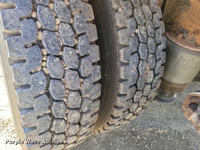 image for item DZ6616 2000 Sterling AT9500 semi truck