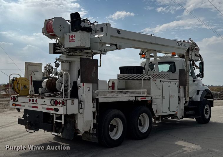 image for item EA1942 2003 International 7600 digger derrick truck