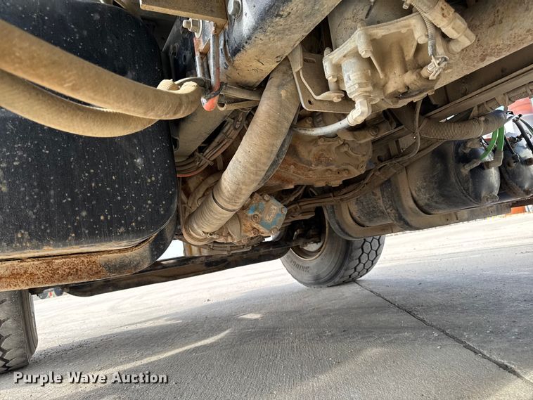 image for item EA1942 2003 International 7600 digger derrick truck