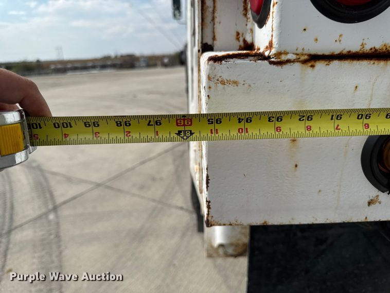 image for item EA1942 2003 International 7600 digger derrick truck