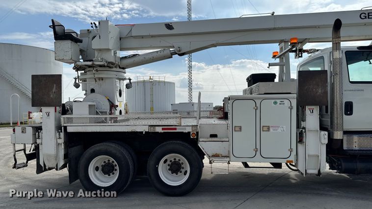 image for item EA1942 2003 International 7600 digger derrick truck
