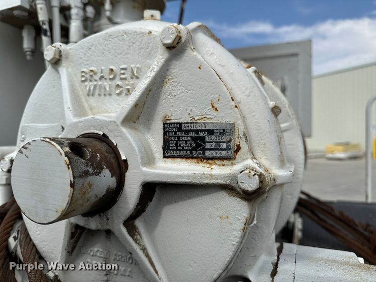 image for item EA1942 2003 International 7600 digger derrick truck