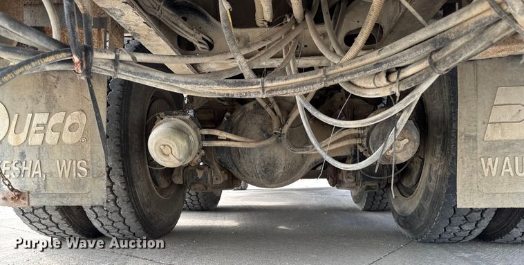 image for item EA1942 2003 International 7600 digger derrick truck