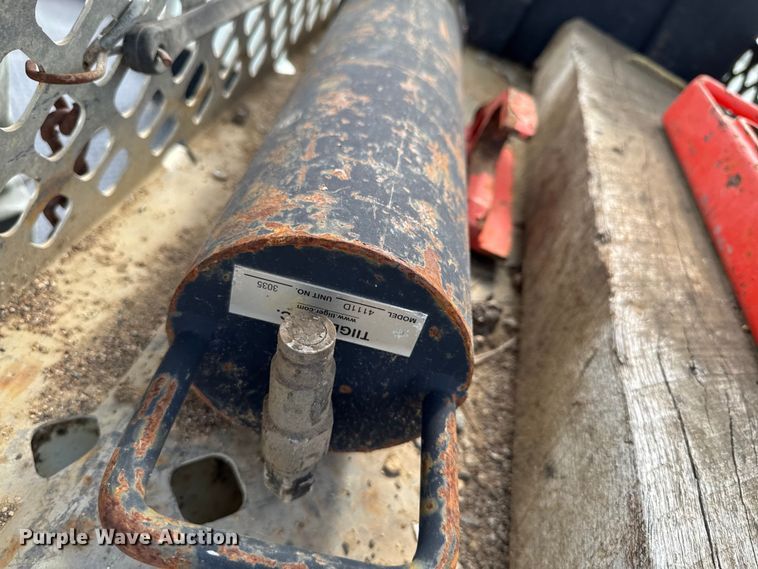 image for item EA1942 2003 International 7600 digger derrick truck