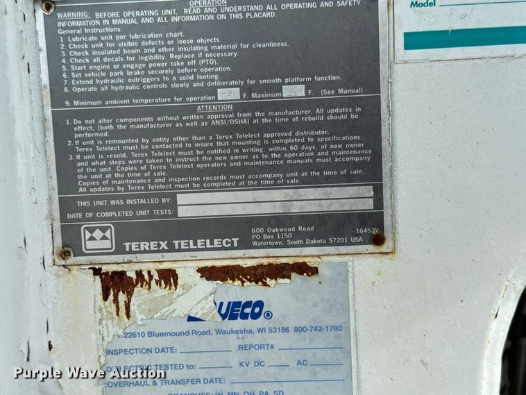 image for item EA1942 2003 International 7600 digger derrick truck