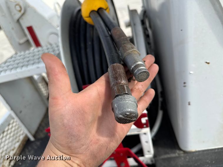 image for item EA1942 2003 International 7600 digger derrick truck