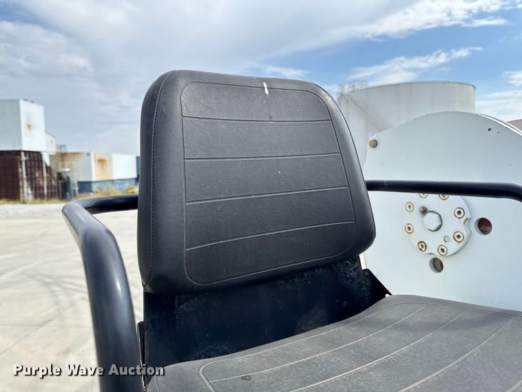 image for item EA1942 2003 International 7600 digger derrick truck