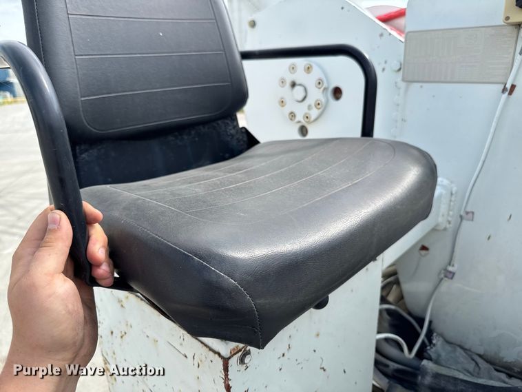 image for item EA1942 2003 International 7600 digger derrick truck