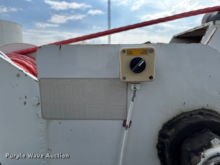 image for item EA1942 2003 International 7600 digger derrick truck