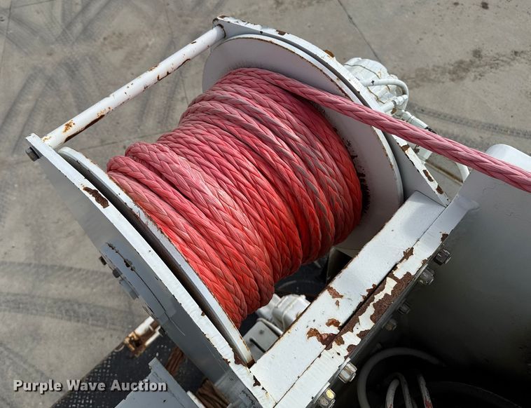 image for item EA1942 2003 International 7600 digger derrick truck