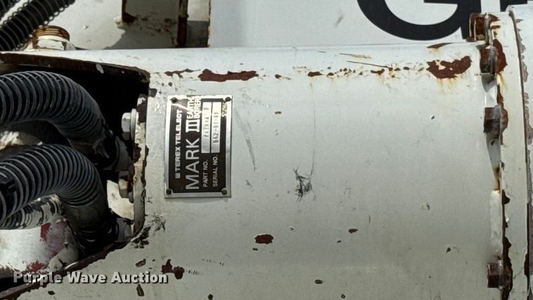 image for item EA1942 2003 International 7600 digger derrick truck