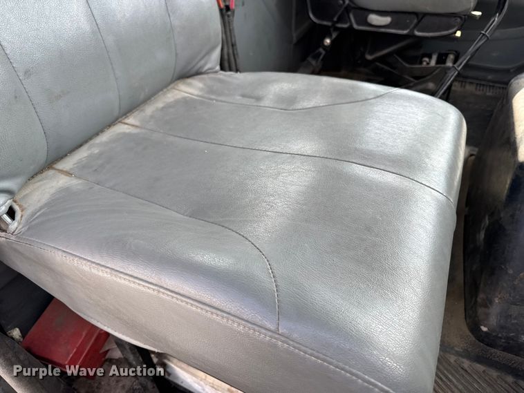 image for item EA1942 2003 International 7600 digger derrick truck