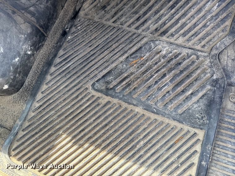 image for item EA1942 2003 International 7600 digger derrick truck