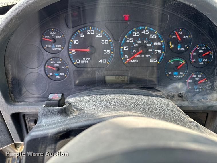 image for item EA1942 2003 International 7600 digger derrick truck