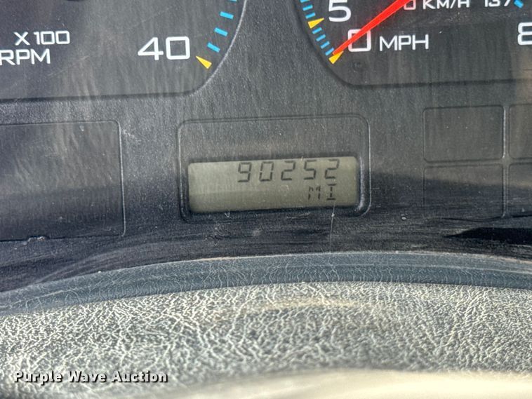 image for item EA1942 2003 International 7600 digger derrick truck