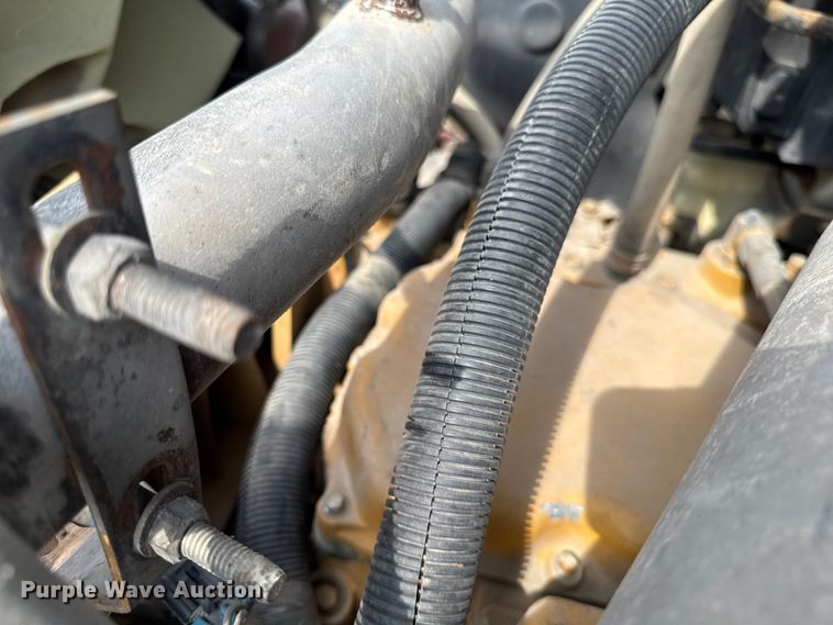 image for item EA1942 2003 International 7600 digger derrick truck