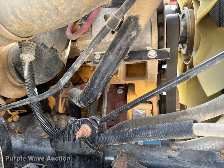 image for item EA1942 2003 International 7600 digger derrick truck