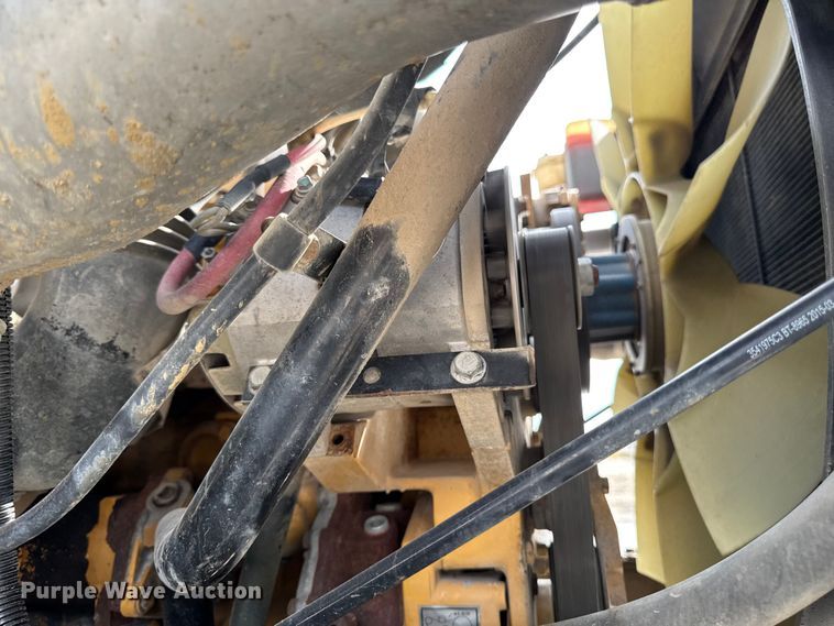 image for item EA1942 2003 International 7600 digger derrick truck