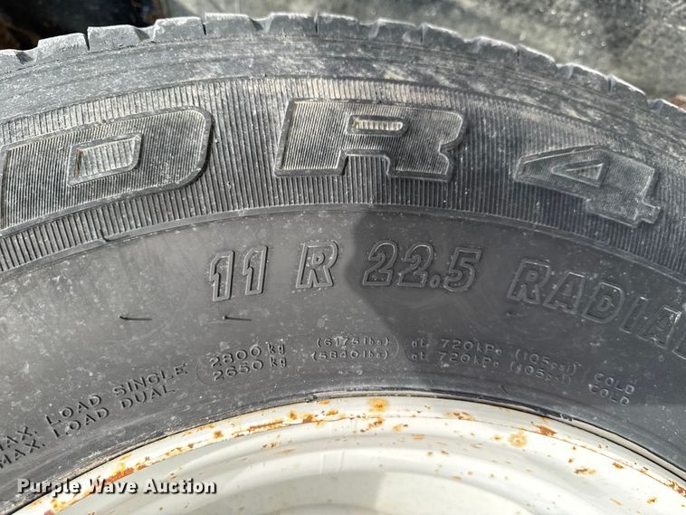 image for item EA1942 2003 International 7600 digger derrick truck