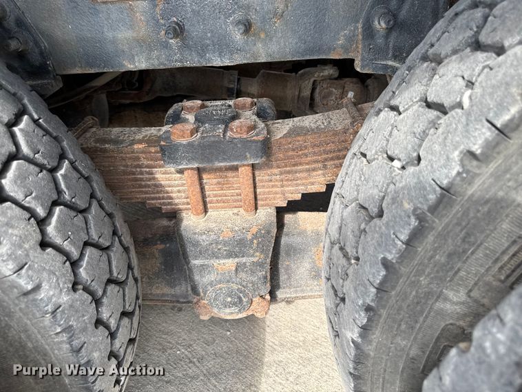 image for item EA1942 2003 International 7600 digger derrick truck