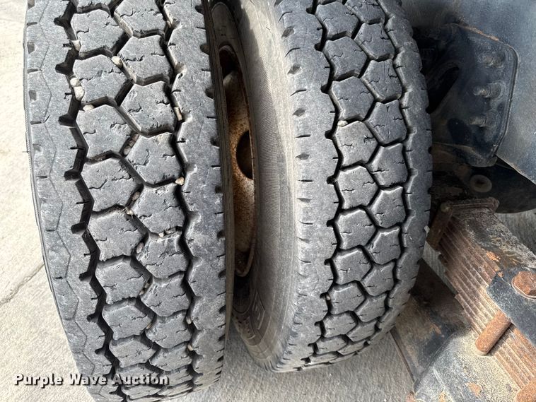 image for item EA1942 2003 International 7600 digger derrick truck