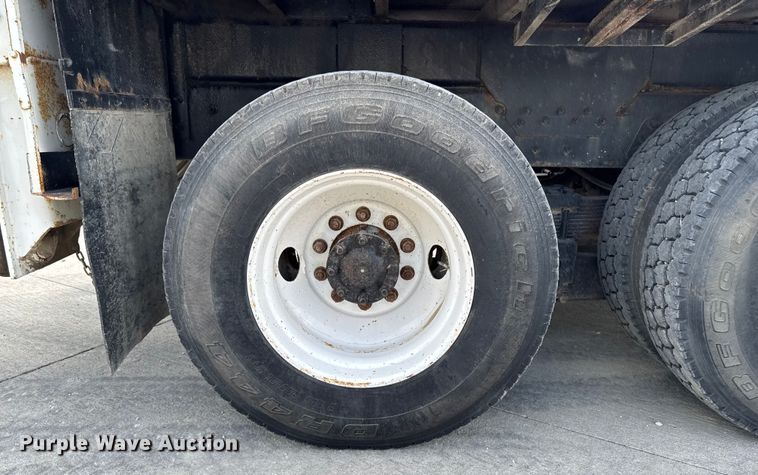 image for item EA1942 2003 International 7600 digger derrick truck