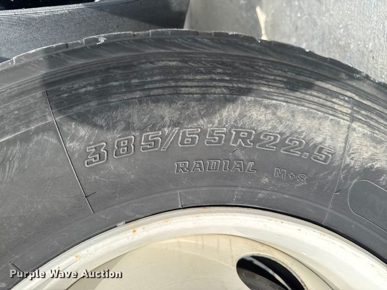 image for item EA1942 2003 International 7600 digger derrick truck