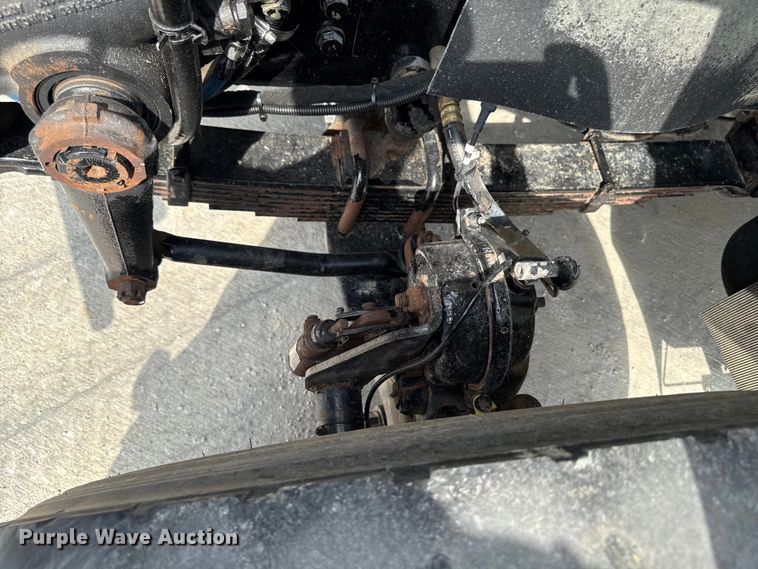 image for item EA1942 2003 International 7600 digger derrick truck