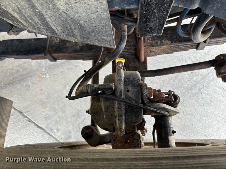 image for item EA1942 2003 International 7600 digger derrick truck