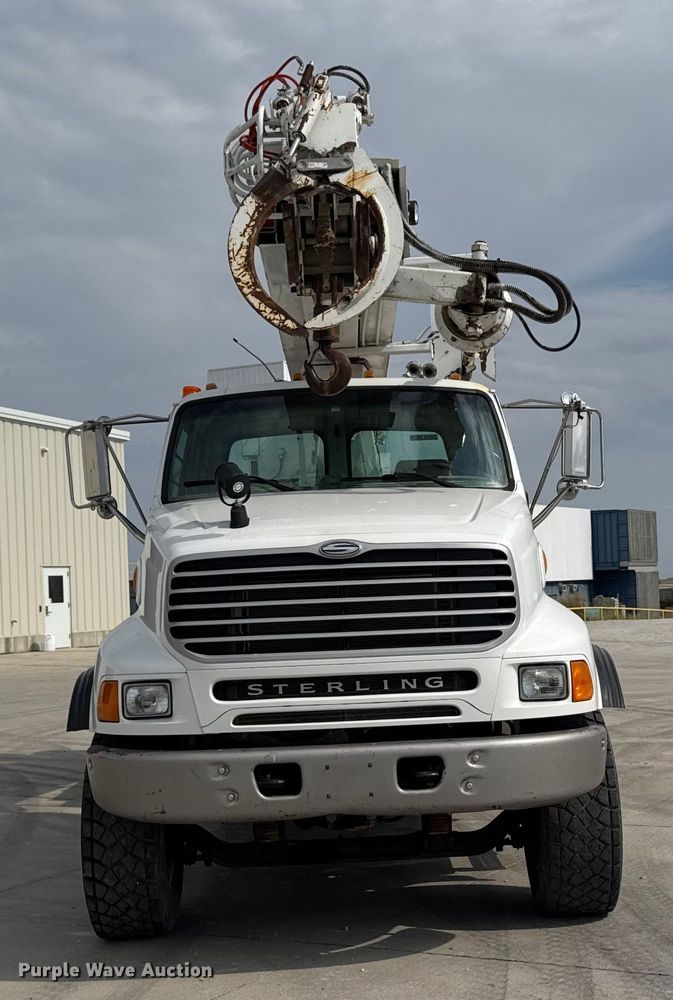 image for item EA1946 2006 Sterling L8500 digger derrick truck