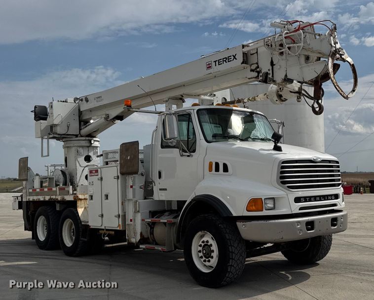 image for item EA1946 2006 Sterling L8500 digger derrick truck