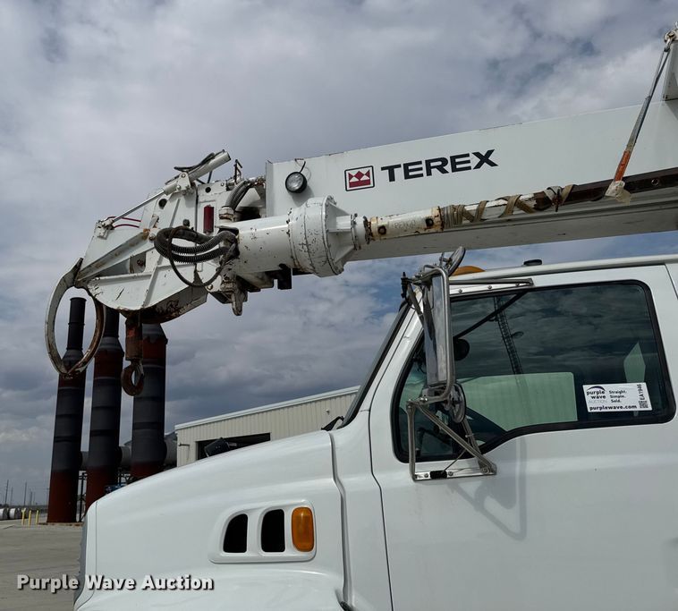 image for item EA1946 2006 Sterling L8500 digger derrick truck