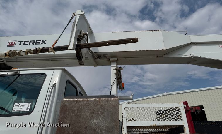 image for item EA1946 2006 Sterling L8500 digger derrick truck