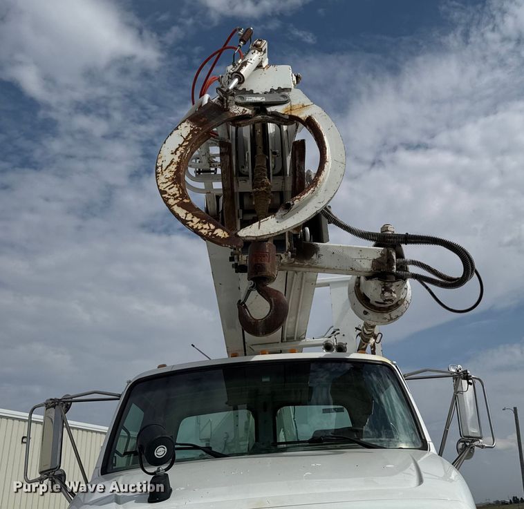 image for item EA1946 2006 Sterling L8500 digger derrick truck