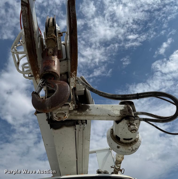 image for item EA1946 2006 Sterling L8500 digger derrick truck