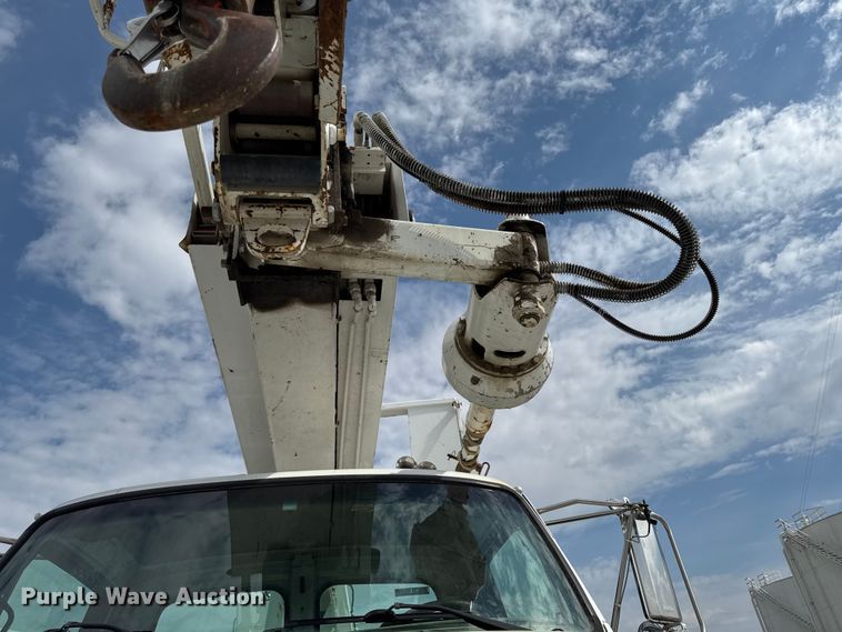 image for item EA1946 2006 Sterling L8500 digger derrick truck