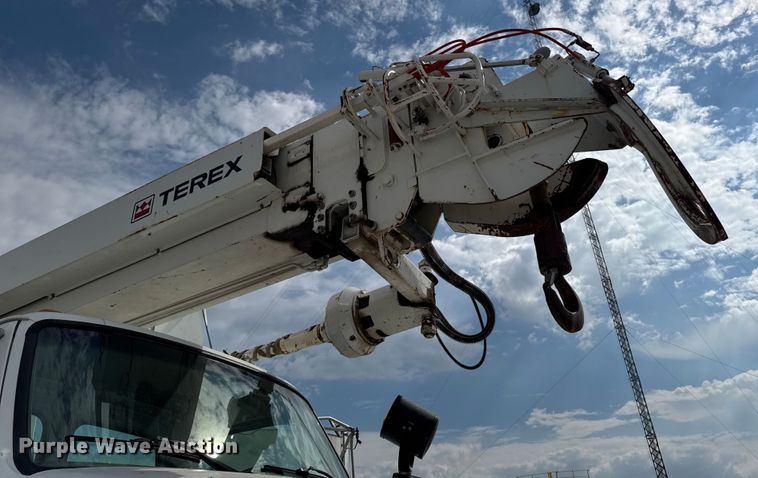 image for item EA1946 2006 Sterling L8500 digger derrick truck