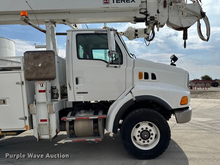 image for item EA1946 2006 Sterling L8500 digger derrick truck
