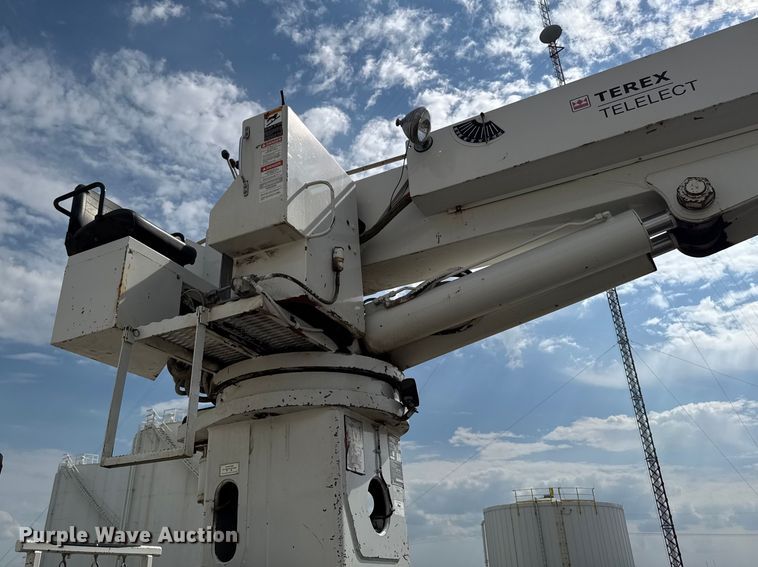 image for item EA1946 2006 Sterling L8500 digger derrick truck