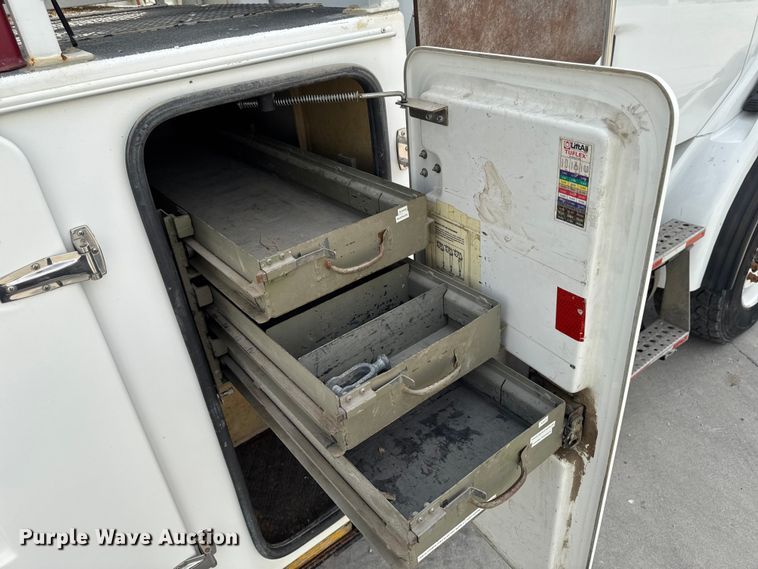 image for item EA1946 2006 Sterling L8500 digger derrick truck