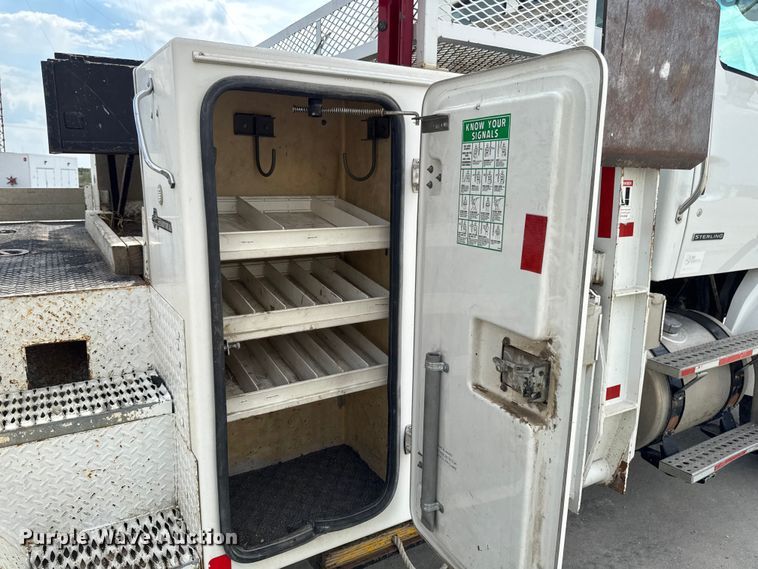 image for item EA1946 2006 Sterling L8500 digger derrick truck