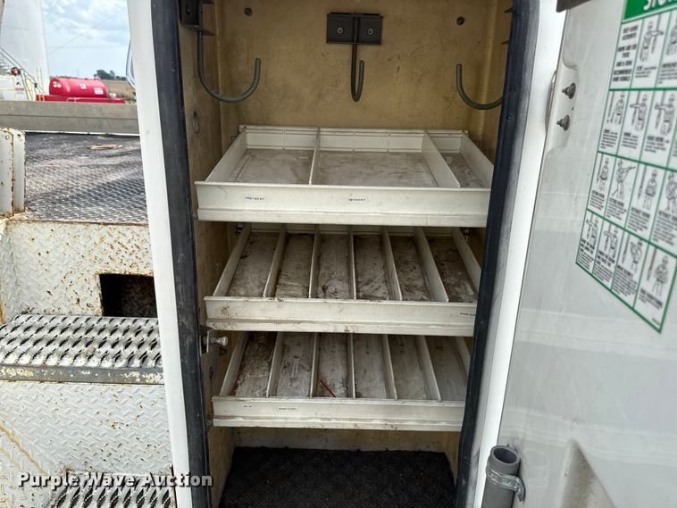 image for item EA1946 2006 Sterling L8500 digger derrick truck